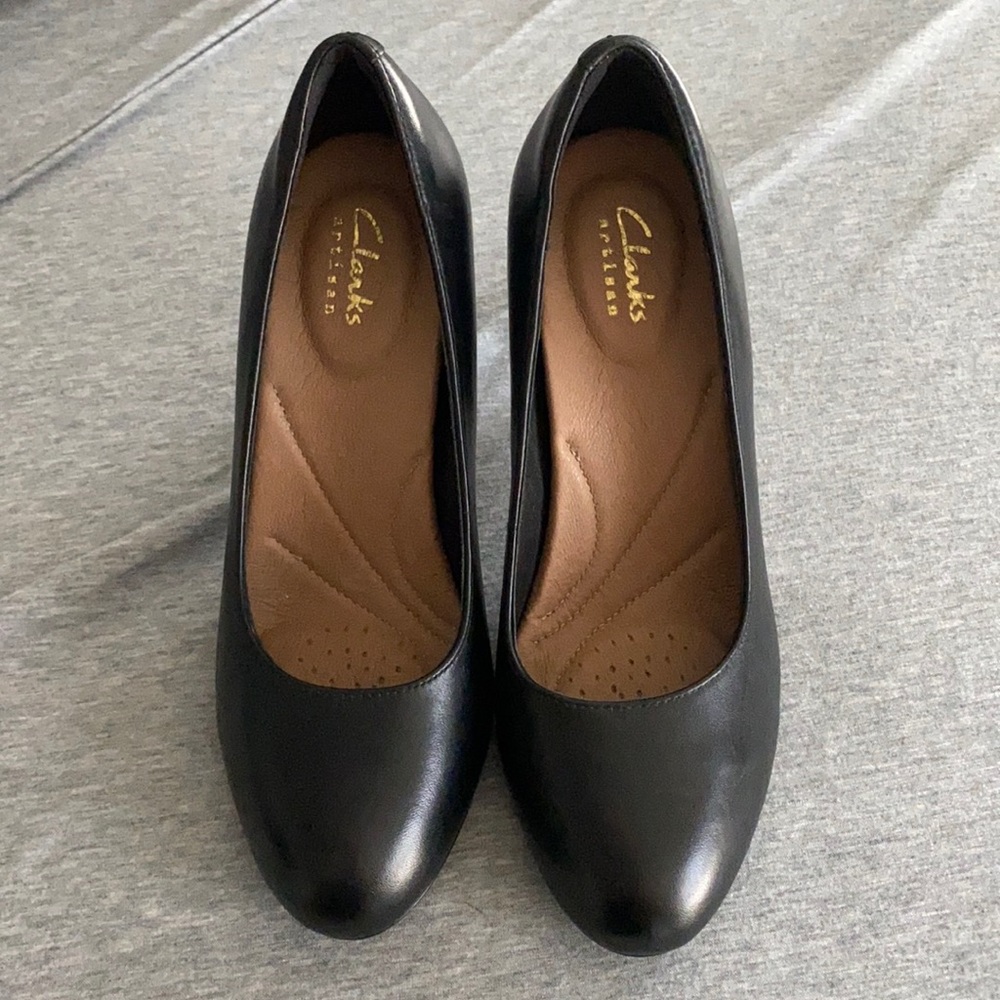 Size 6 Clark’s Artisan leather black heels